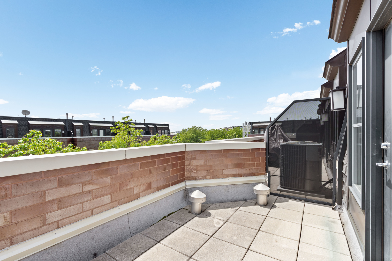 2631 North Hartland Court Chicago IL 60614