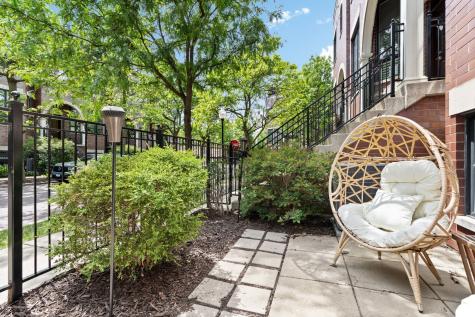 2631 North Hartland Court Chicago IL 60614