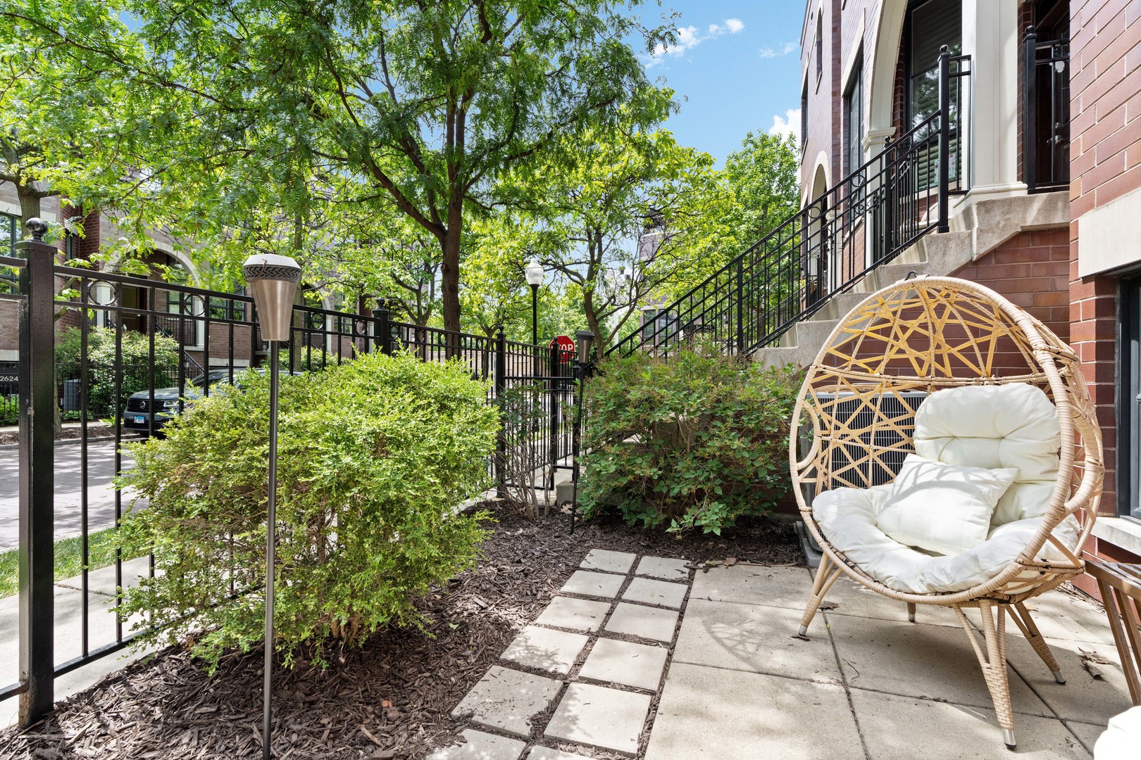 2631 North Hartland Court Chicago IL 60614