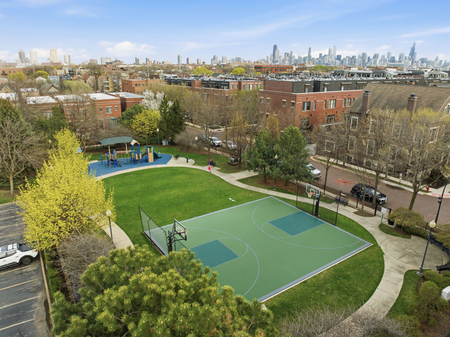 2631 North Hartland Court Chicago IL 60614