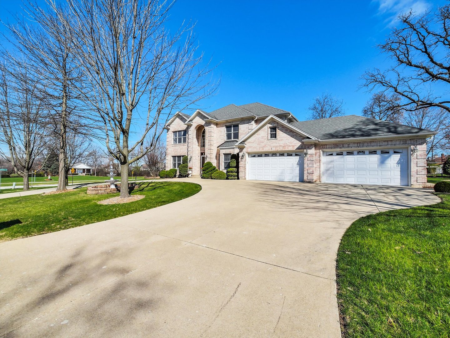 500 East Sherwood Drive Addison IL 60101
