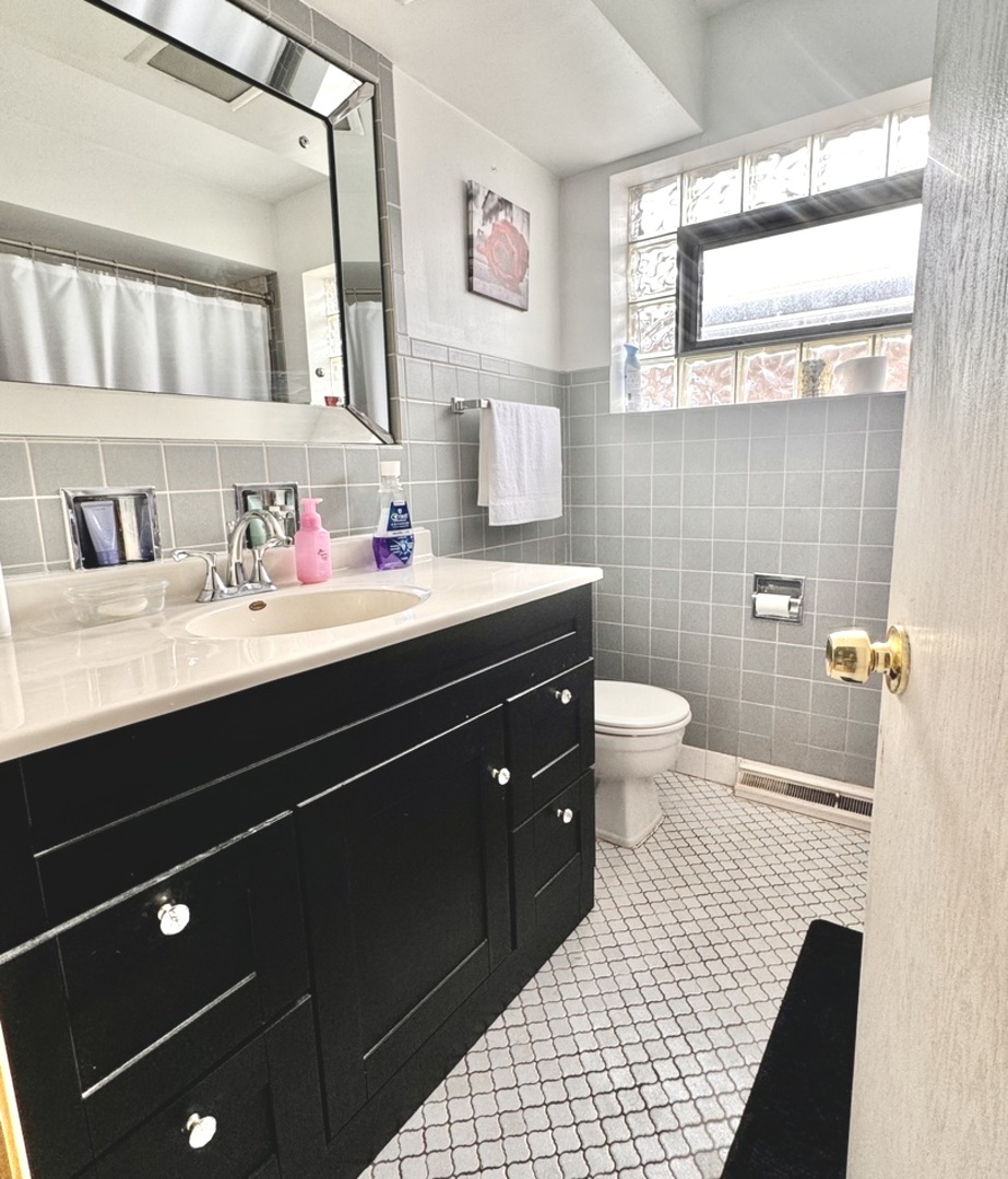 8416 South Kenneth Avenue Chicago IL 60652