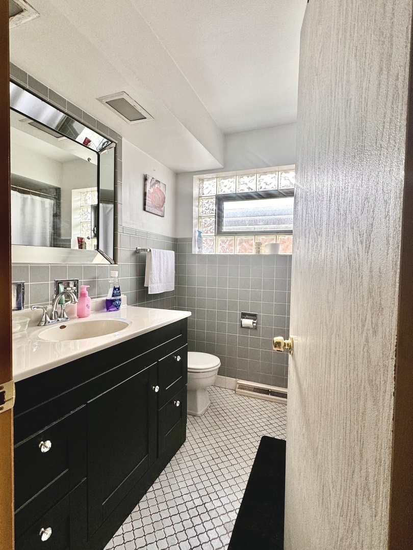 8416 South Kenneth Avenue Chicago IL 60652