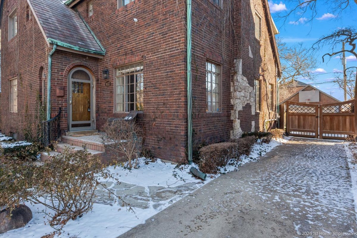 9837 South Hamilton Avenue Chicago IL 60643