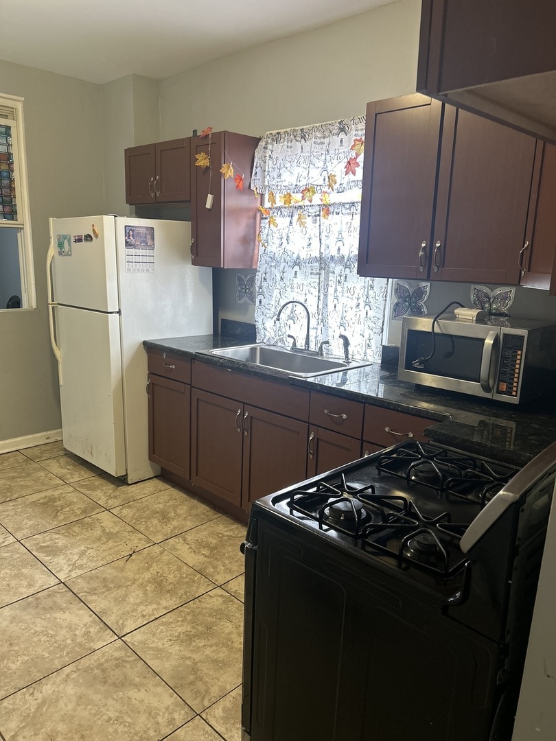 9326 South Manistee Avenue Chicago IL 60617