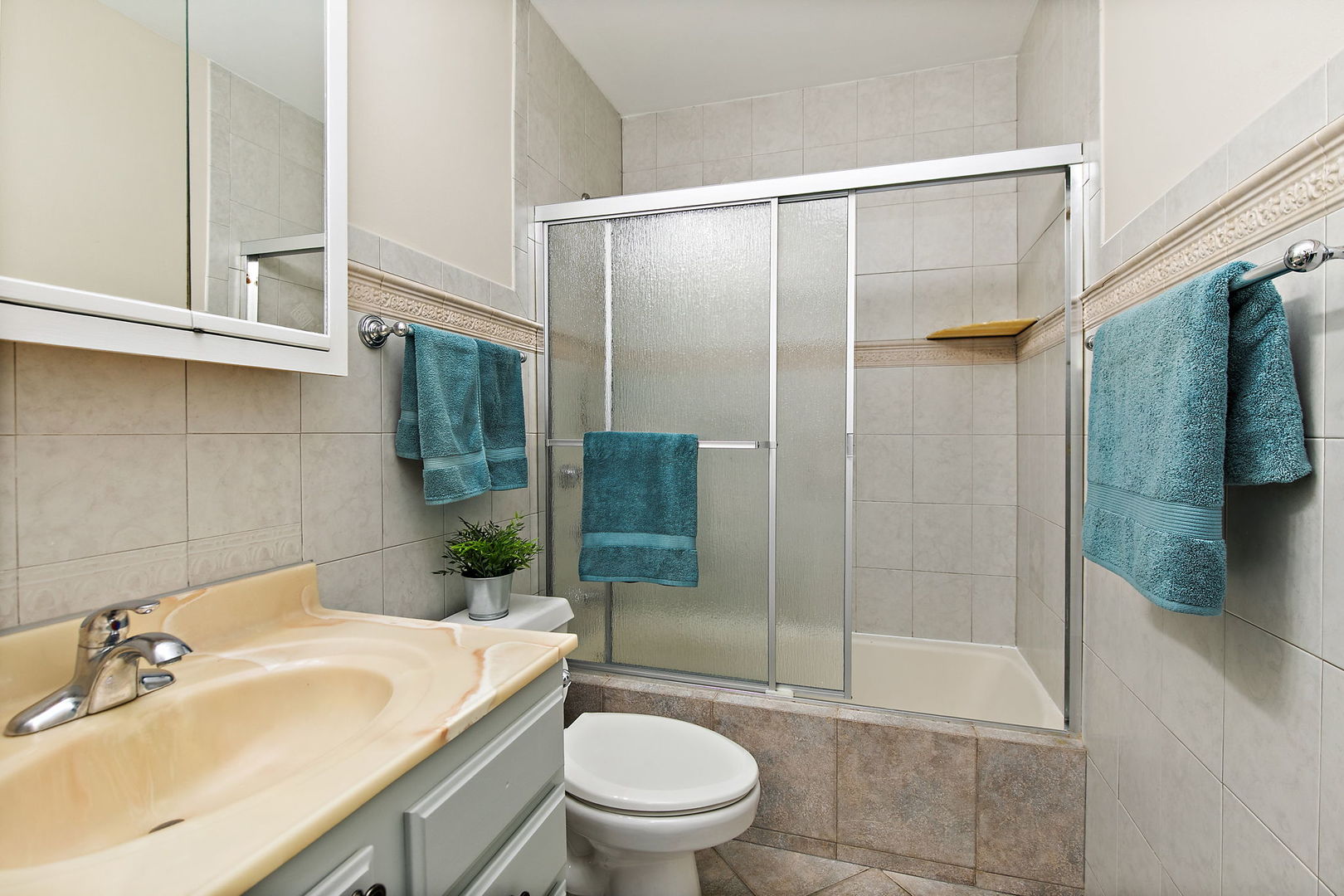 1000 Woodside Drive Roselle IL 60172