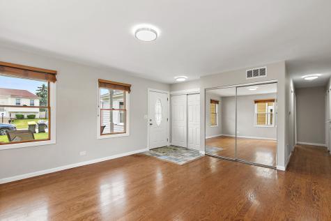 1000 Woodside Drive Roselle IL 60172