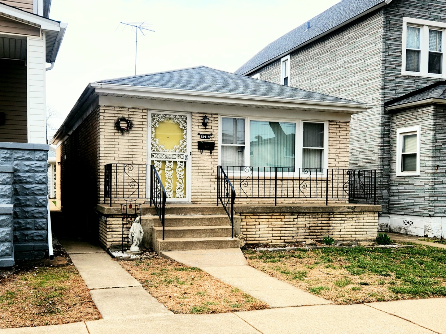 13418 South Mackinaw Avenue Chicago IL 60633