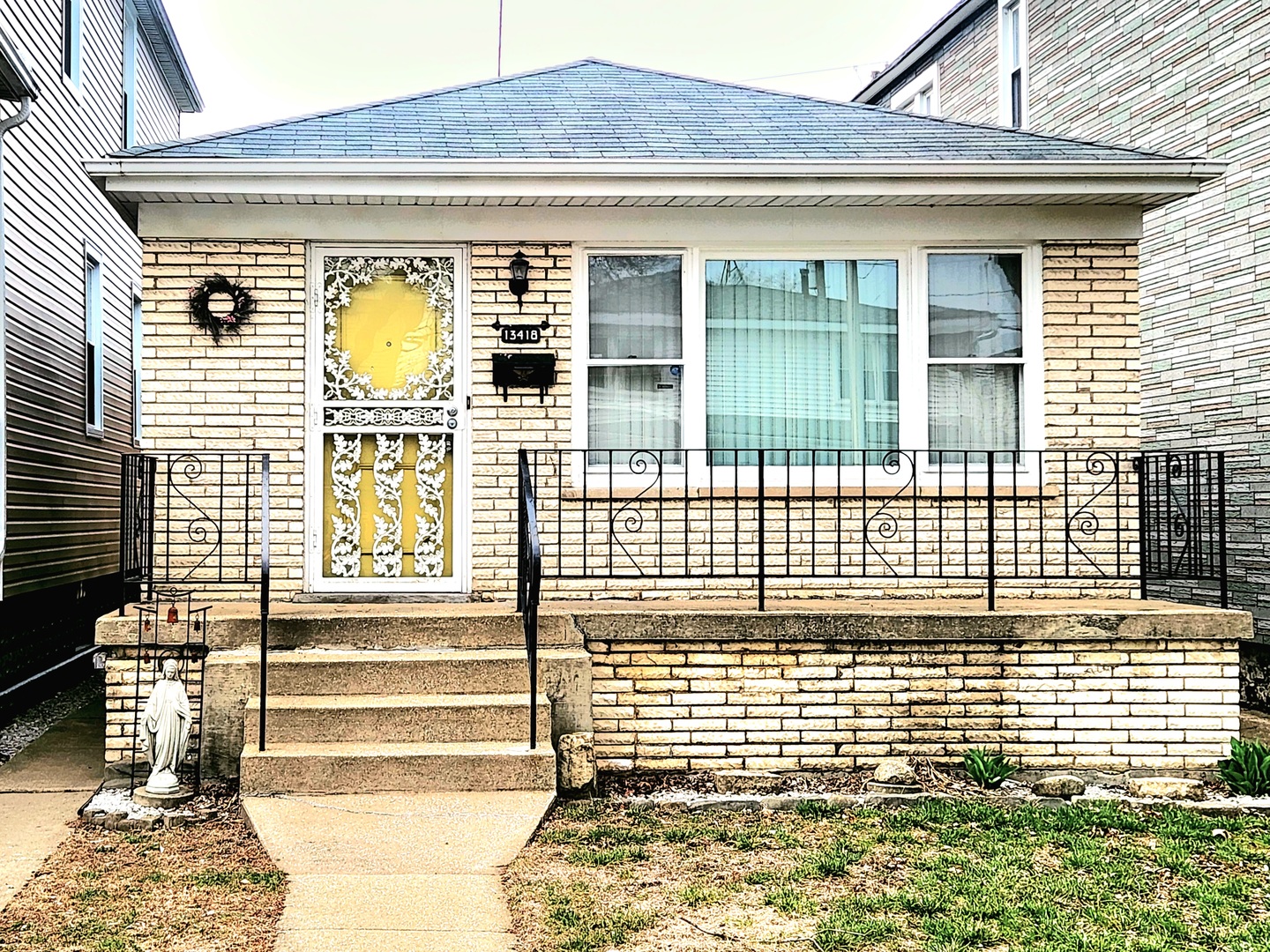 13418 South Mackinaw Avenue Chicago IL 60633