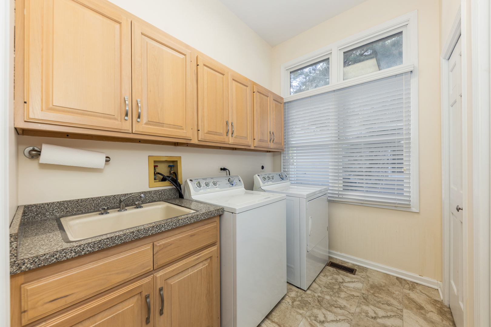 1437 Ambleside Circle Naperville IL 60540
