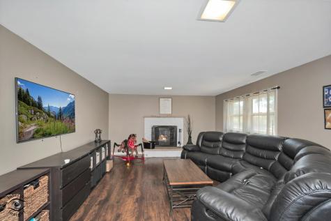 825 Walnut Drive Darien IL 60561