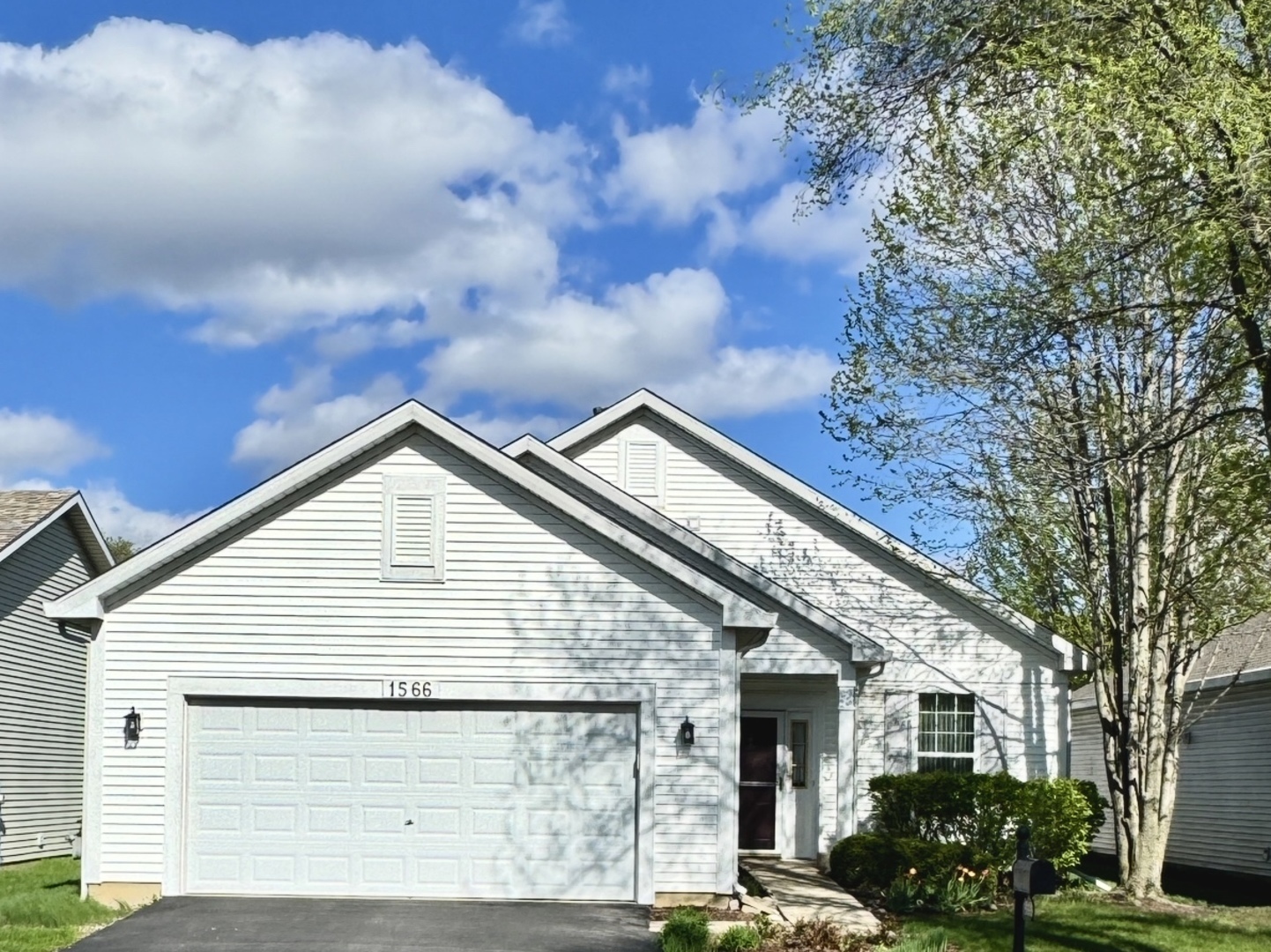 1566 Benzie Circle Romeoville IL 60446