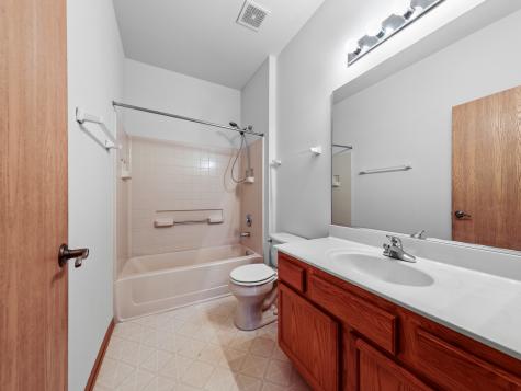 1566 Benzie Circle Romeoville IL 60446