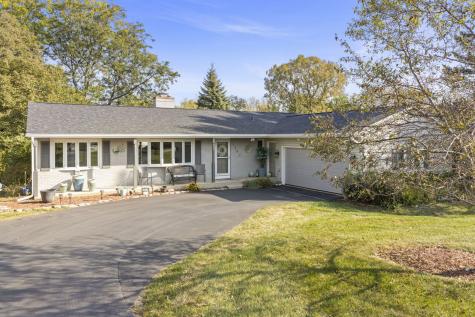 1302 Surrey Court Algonquin IL 60102