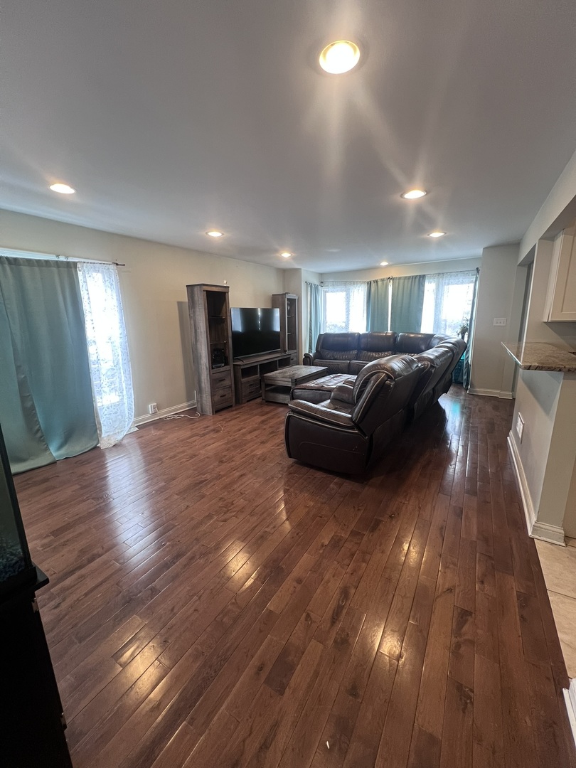 937 East 84th Place Chicago IL 60619