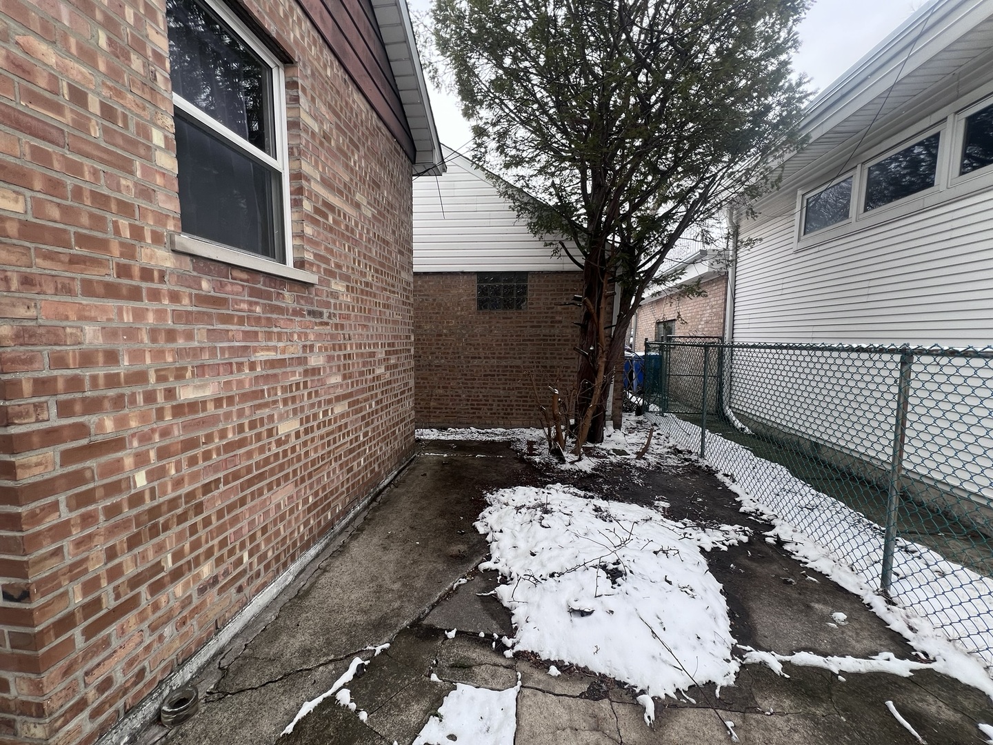 937 East 84th Place Chicago IL 60619