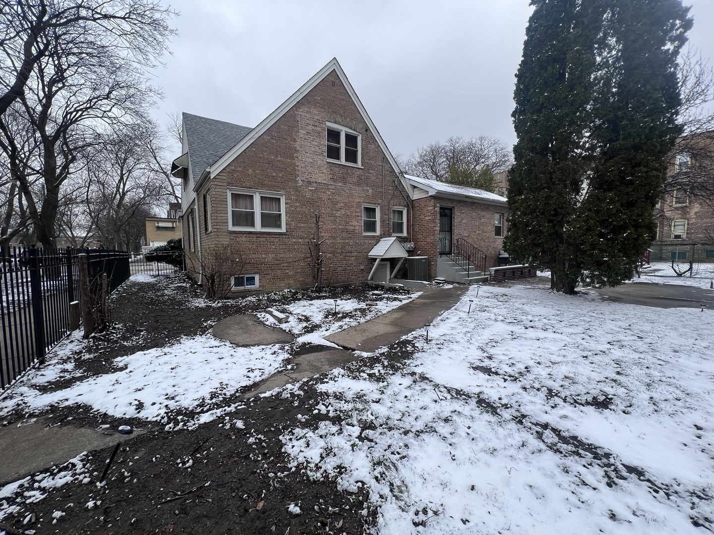 937 East 84th Place Chicago IL 60619