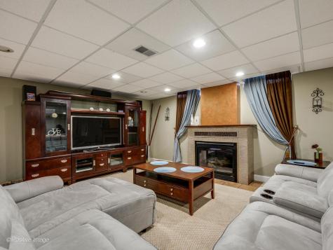 2008 Clematis Drive Algonquin IL 60102