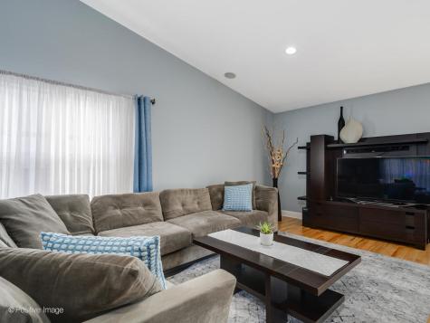 2008 Clematis Drive Algonquin IL 60102