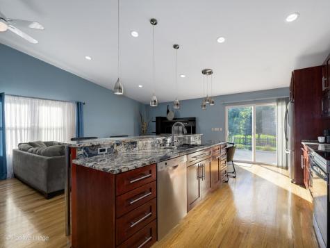 2008 Clematis Drive Algonquin IL 60102