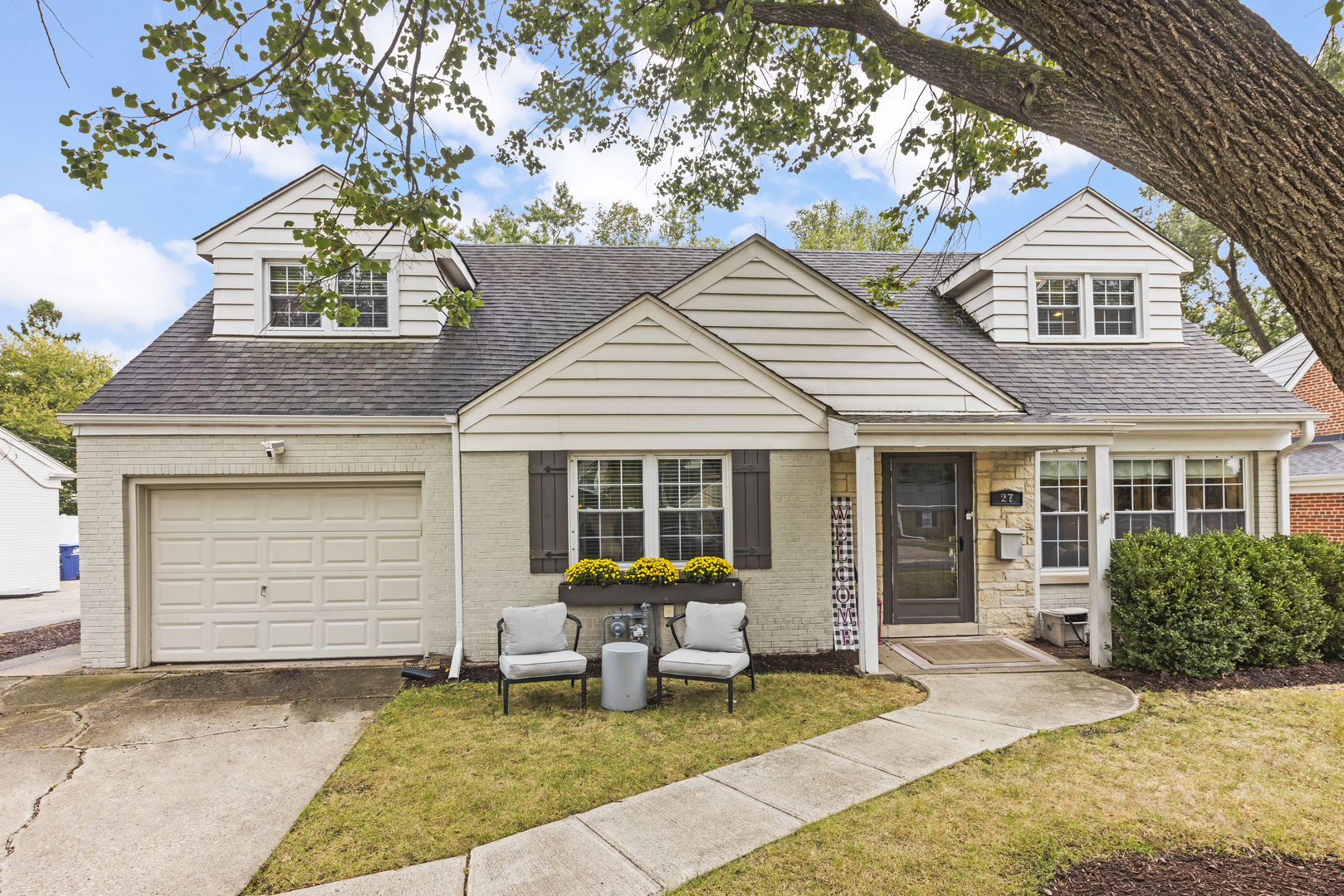 27 Indian Drive Clarendon Hills IL 60514