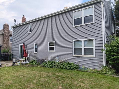 1024 Confederation Drive Bartlett IL 60103