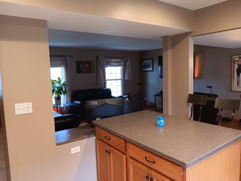 1024 Confederation Drive Bartlett IL 60103