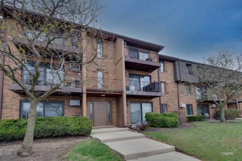 631 North Briar Hill Lane Addison IL 60101