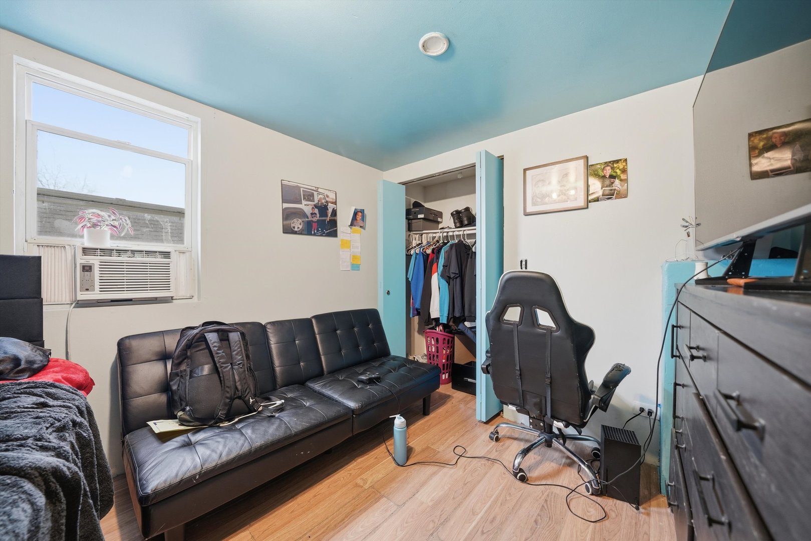 8539 South Saginaw Avenue Chicago IL 60617