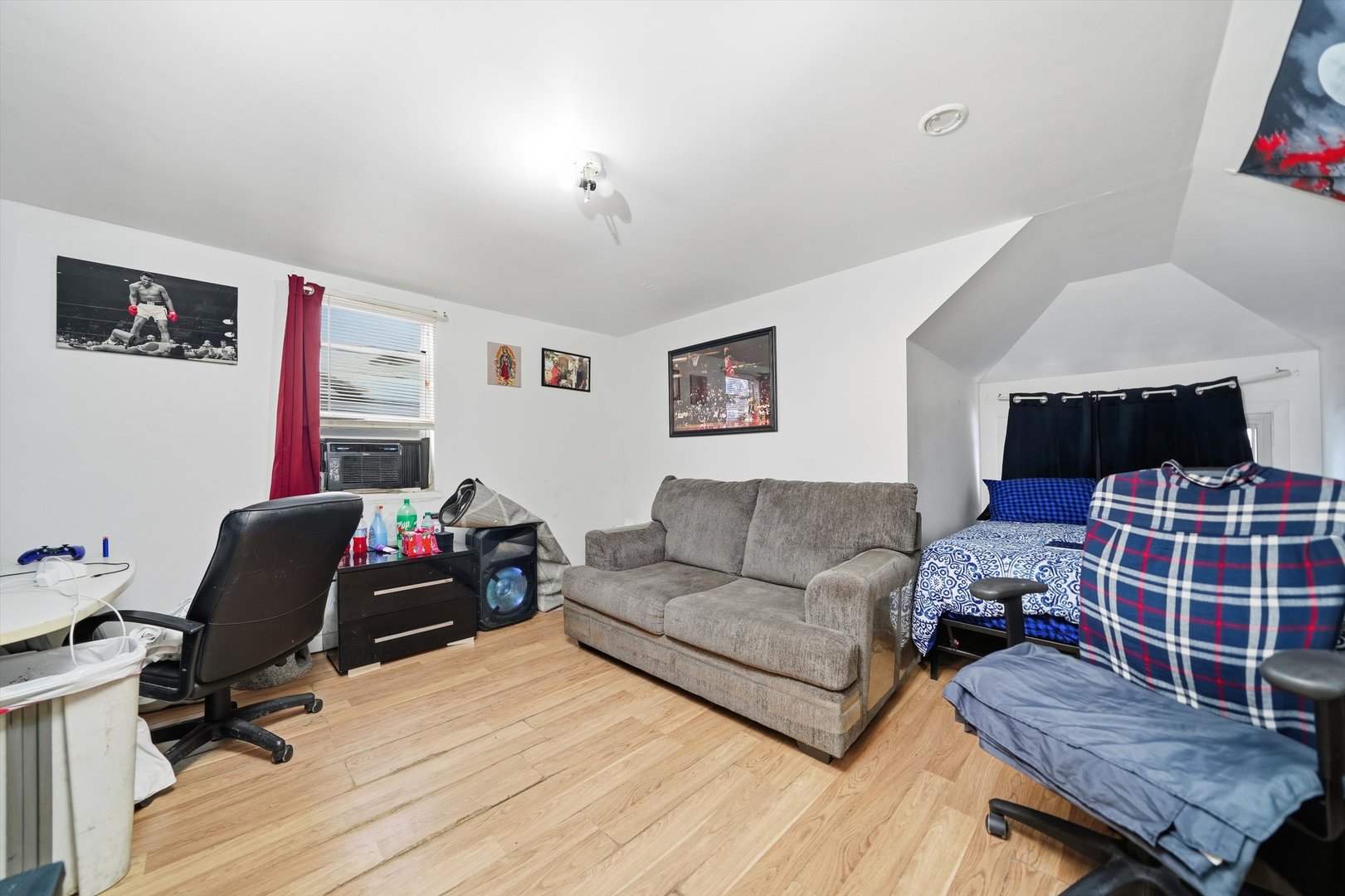 8539 South Saginaw Avenue Chicago IL 60617