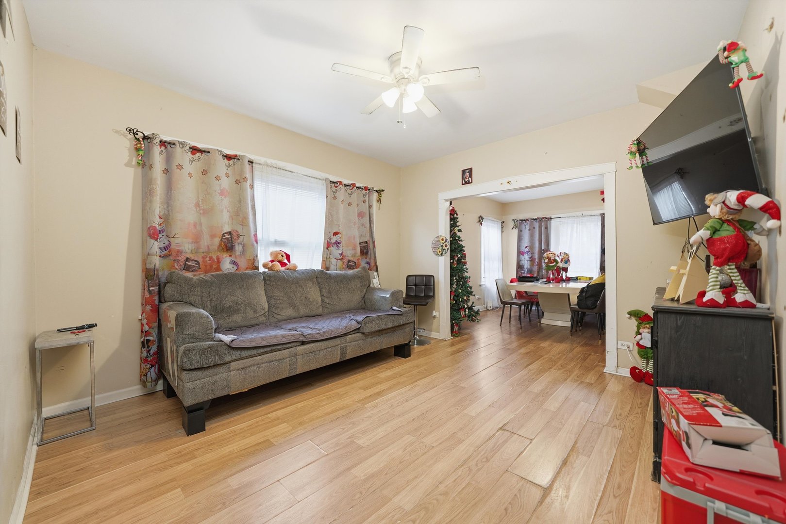 8539 South Saginaw Avenue Chicago IL 60617