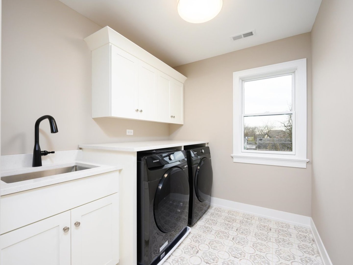 570 South Parkside Avenue Elmhurst IL 60126