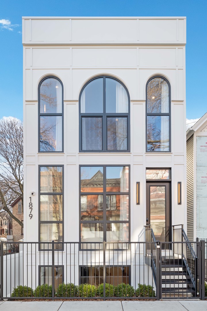 1879 North Hoyne Avenue Chicago IL 60647