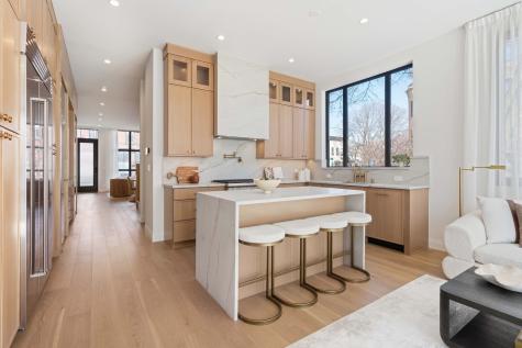 1879 North Hoyne Avenue Chicago IL 60647