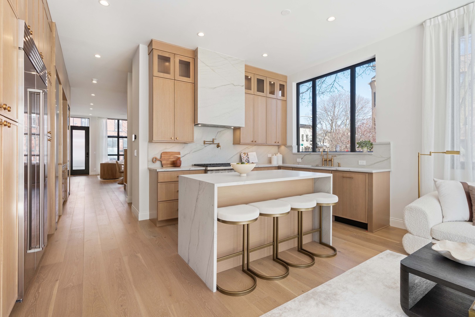 1879 North Hoyne Avenue Chicago IL 60647