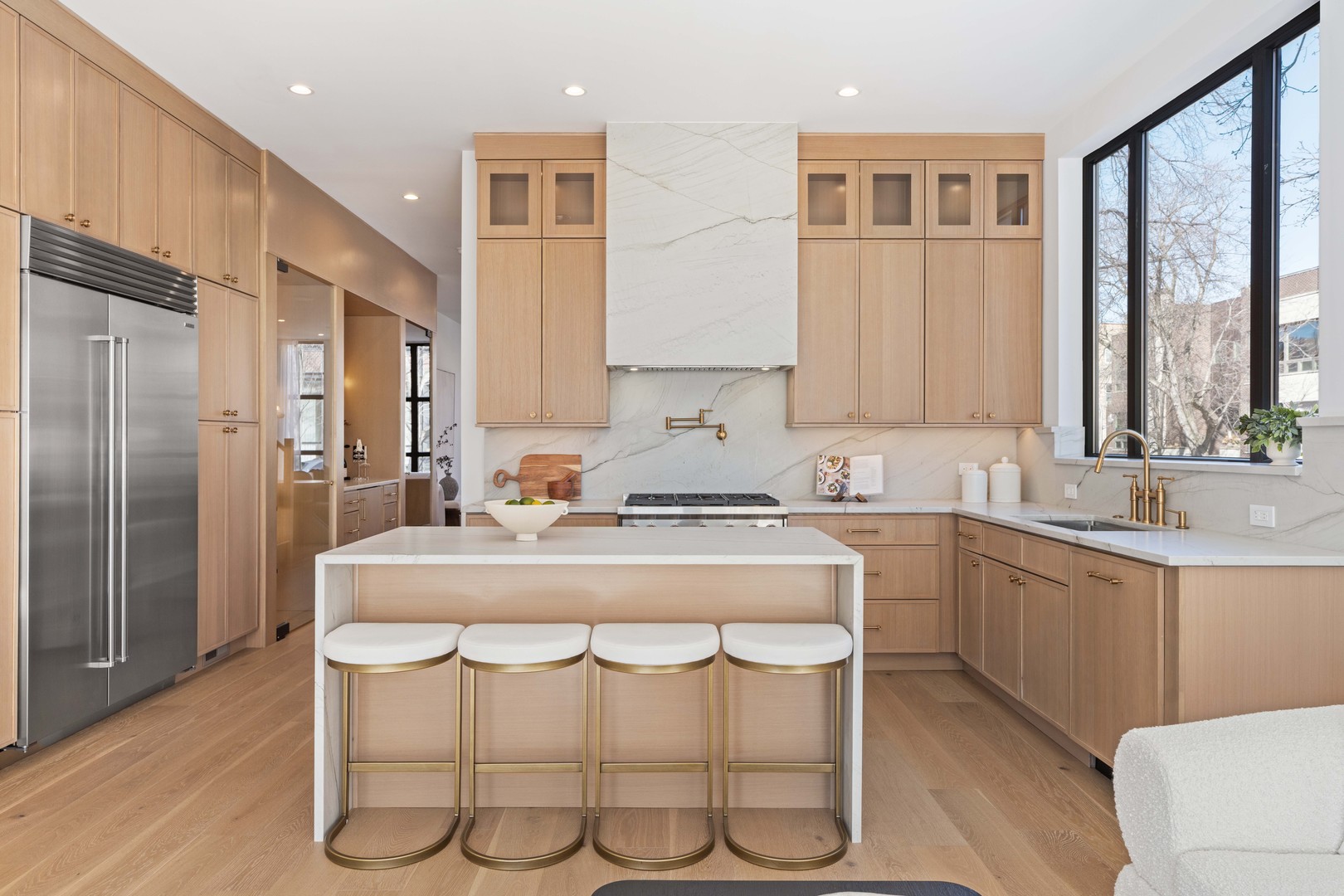 1879 North Hoyne Avenue Chicago IL 60647