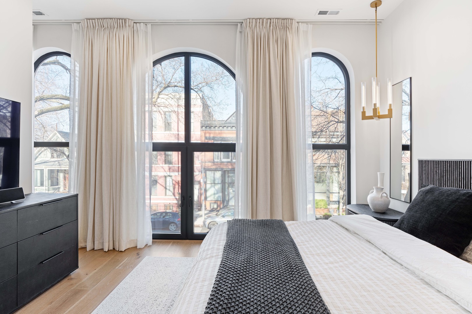 1879 North Hoyne Avenue Chicago IL 60647