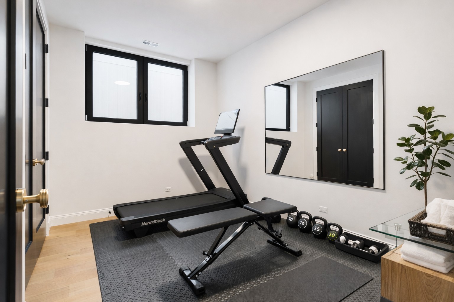 1879 North Hoyne Avenue Chicago IL 60647