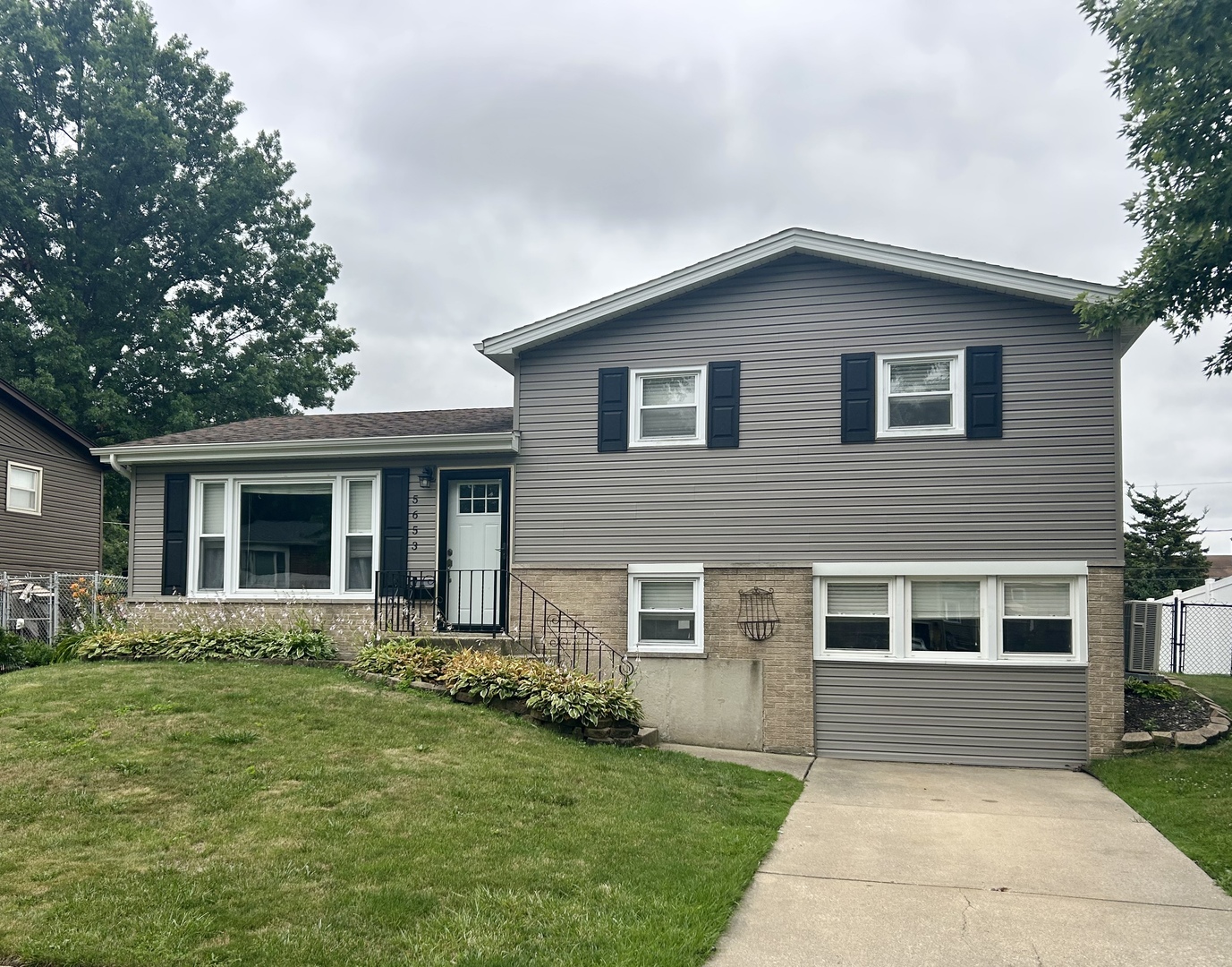 5653 Dover Road Oak Forest IL 60452