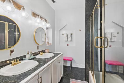 812 South Bell Avenue Chicago IL 60612