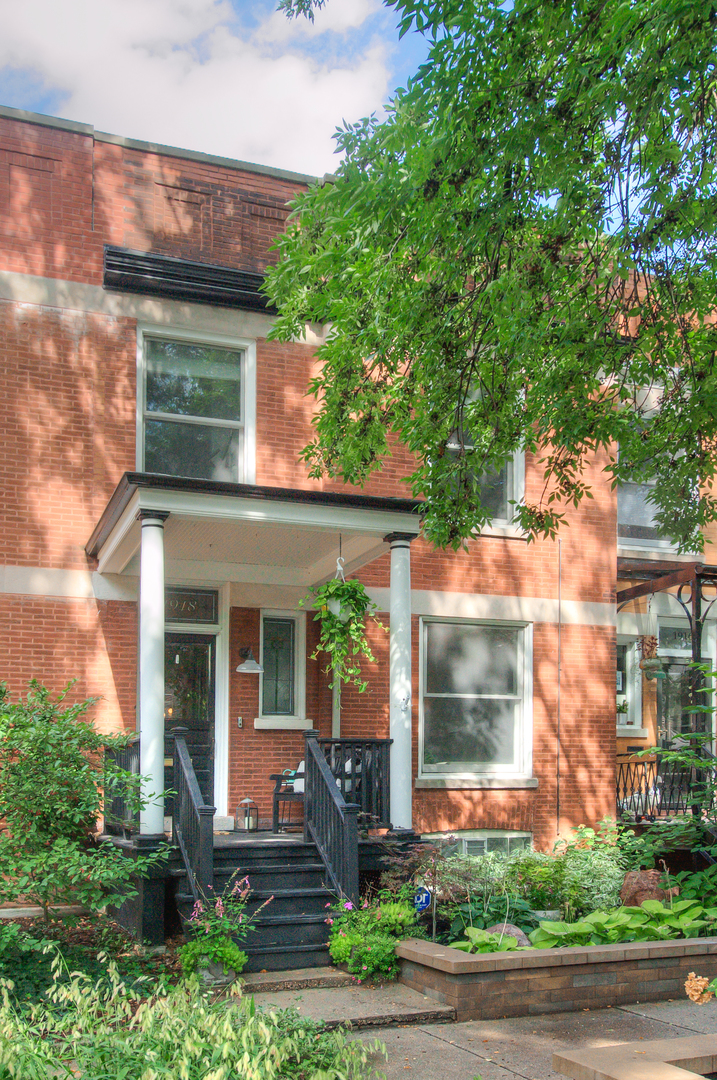 1918 West Newport Avenue Chicago IL 60657