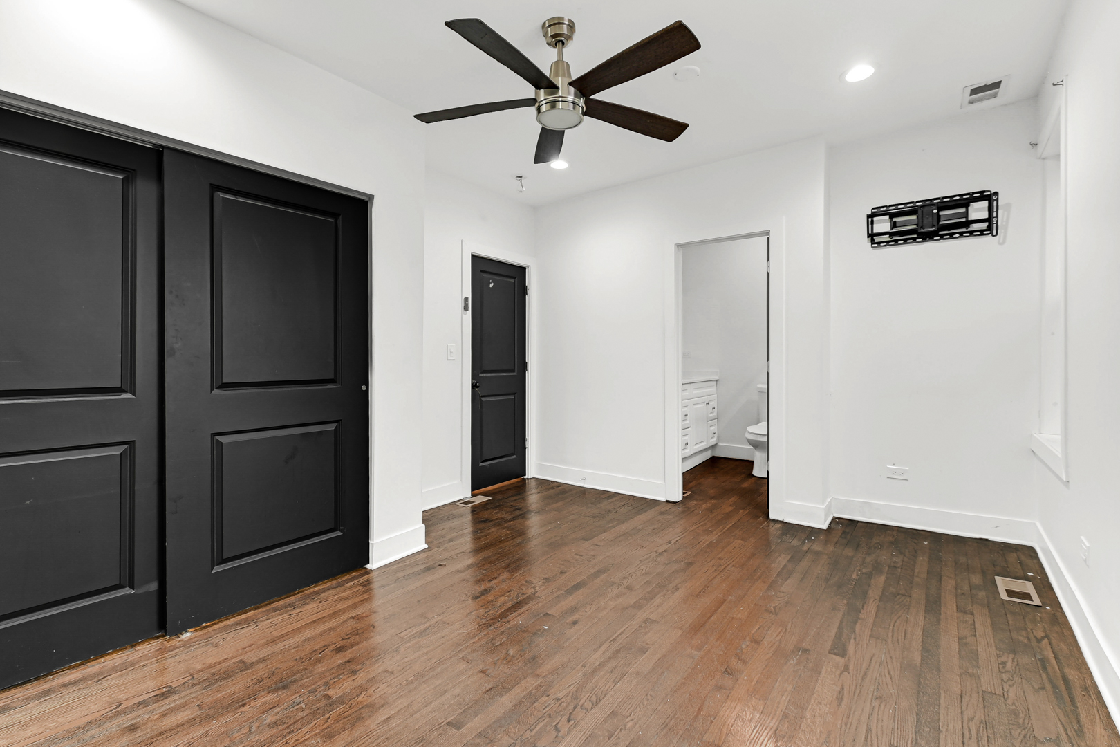 6553 South Eberhart Avenue Chicago IL 60637