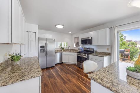 1237 East Greystone Drive Round Lake Beach IL 60073