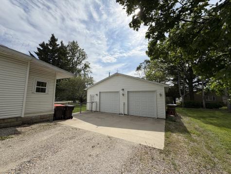 607 North Plum Street Farmer City IL 61842