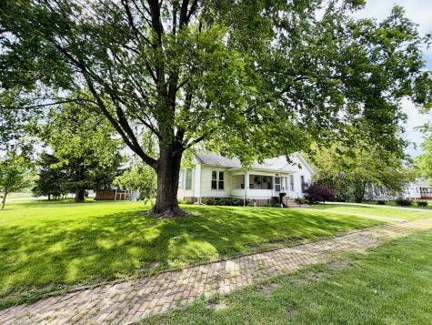 607 North Plum Street Farmer City IL 61842