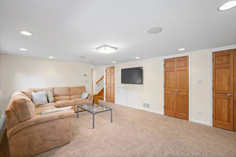 1016 Longmeadow Drive Glenview IL 60025