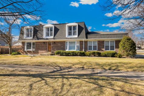 2202 North Williamsburg Street Arlington Heights IL 60004