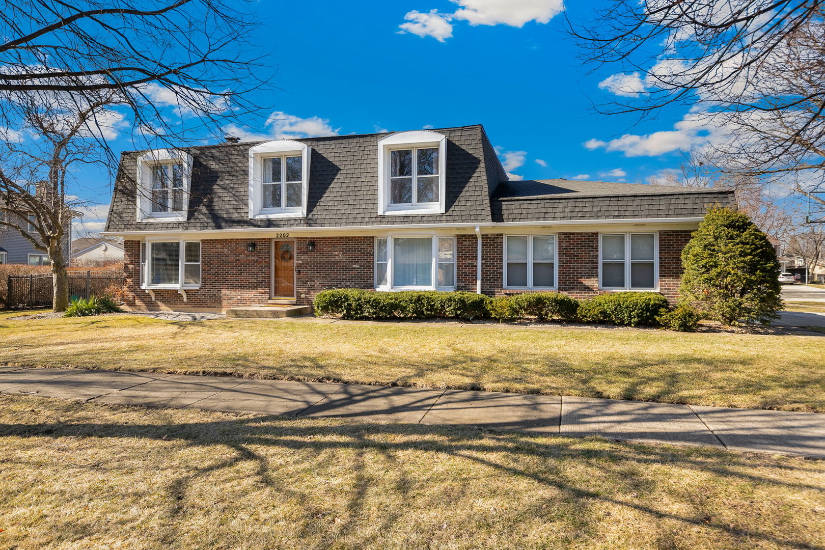 2202 North Williamsburg Street Arlington Heights IL 60004