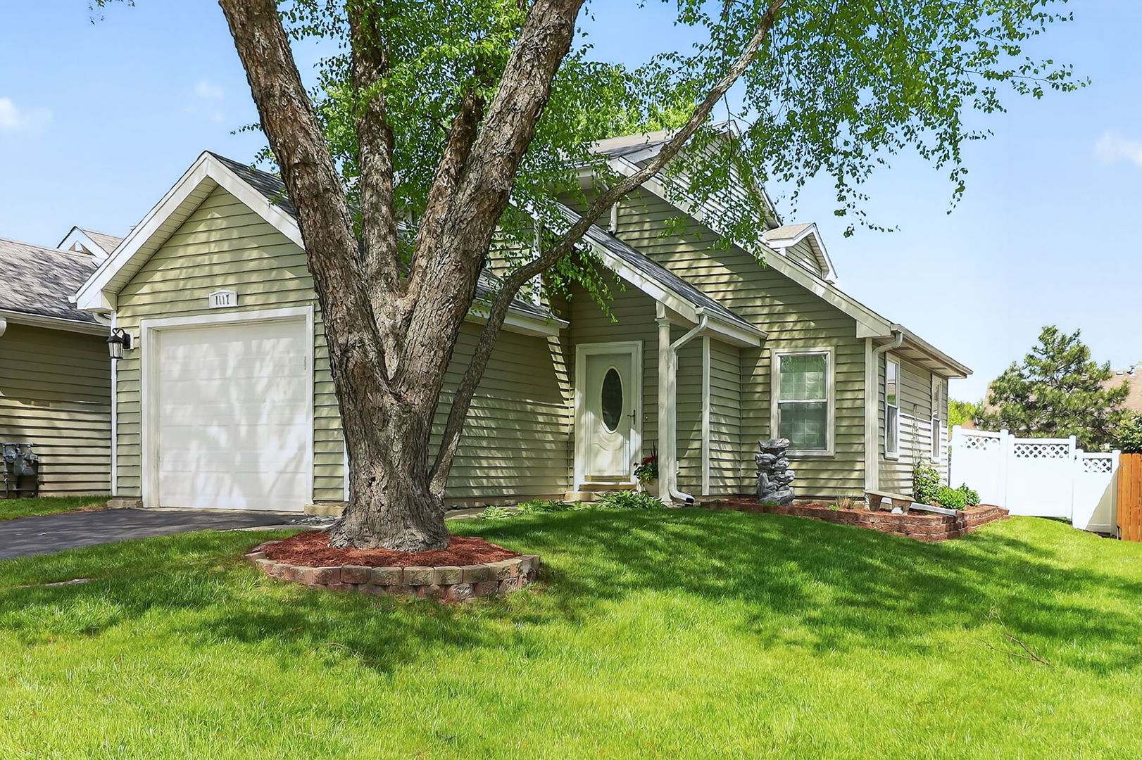1117 Bradbury Circle Carol Stream IL 60188
