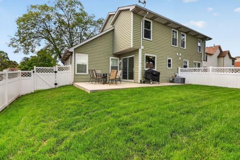 1117 Bradbury Circle Carol Stream IL 60188
